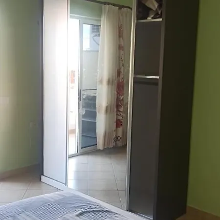 Royal 3 Hostel * Tirana