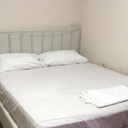 Royal 3 Hostel Guest house *