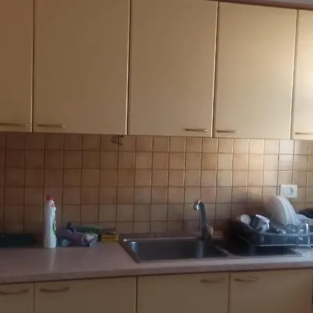 Royal 3 Hostel Guest house