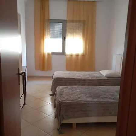 Guest house Royal 3 Opposite Nalu Bar *