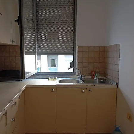 Royal 3 Opposite Nalu Bar Guest house Tirana