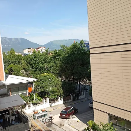 Guest house Royal 3 Opposite Nalu Bar *