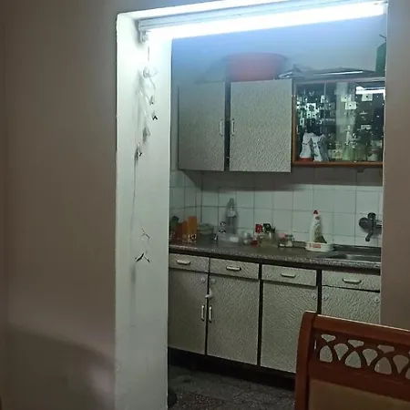 Royal 3 Opposite Nalu Bar Guest house Tirana