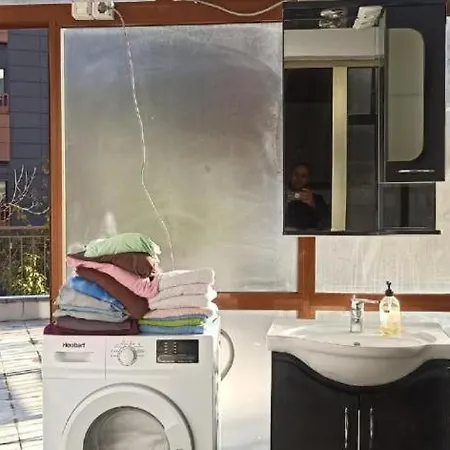 Affittacamere ROYAL 3 Hostel Opposite NALU BAR Tirana