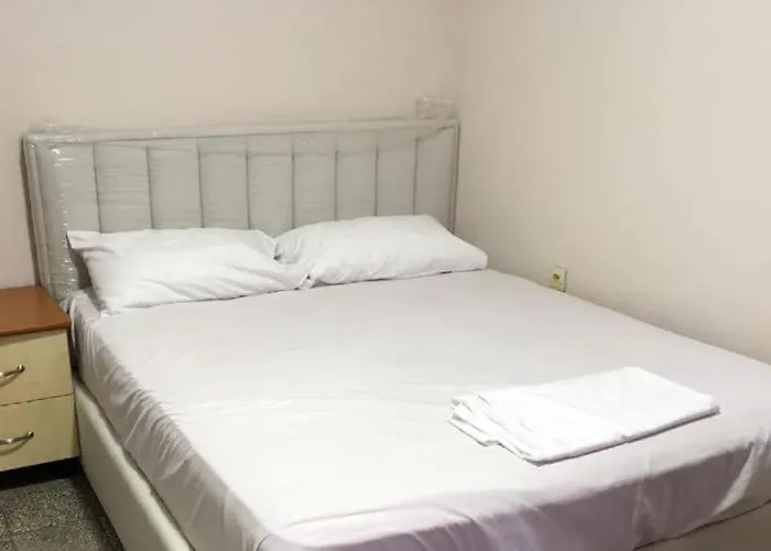 ROYAL 3 Hostel Opposite NALU BAR