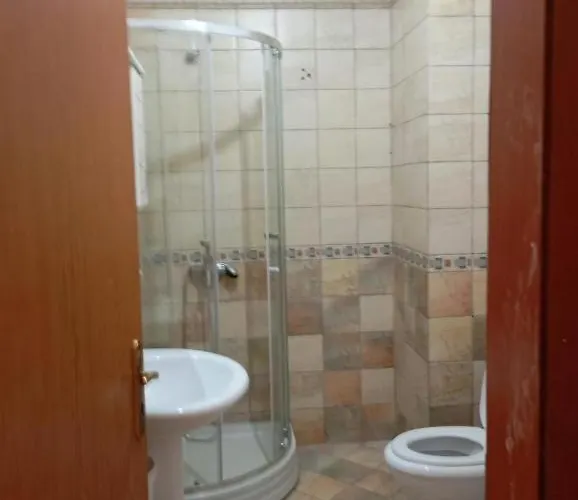 Royal 3 Opposite Nalu Bar Gasthof *